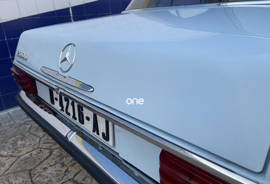 MERCEDES 200 1975
