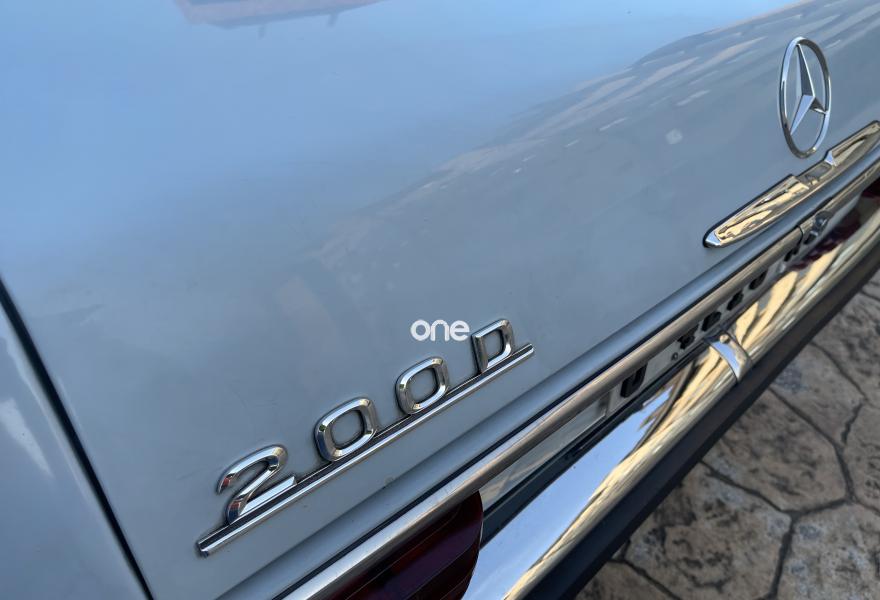 MERCEDES 200 1975