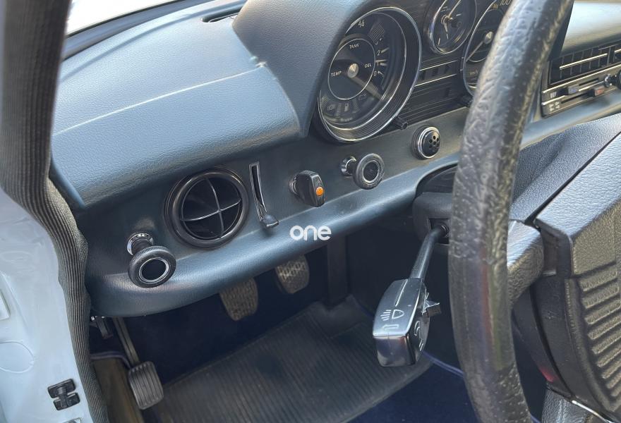 MERCEDES 200 1975