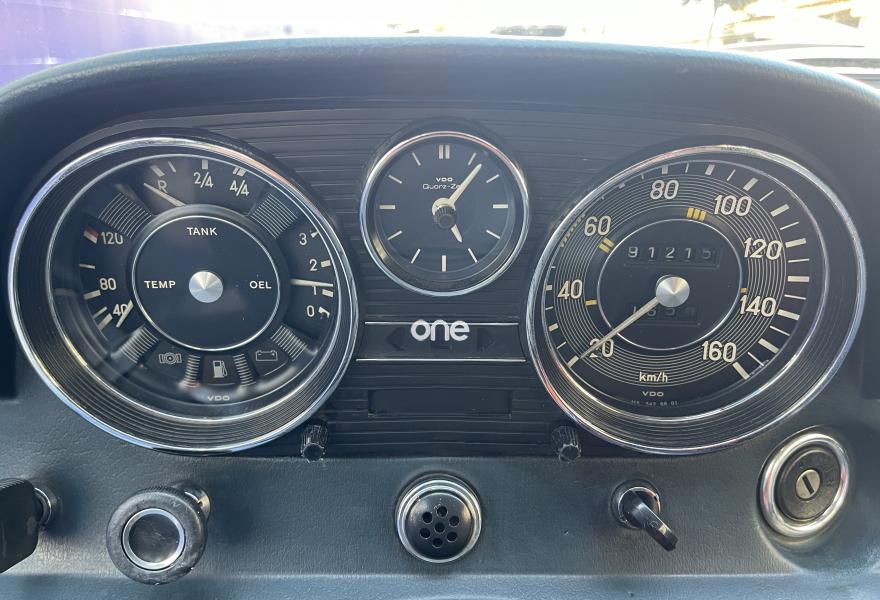 MERCEDES 200 1975