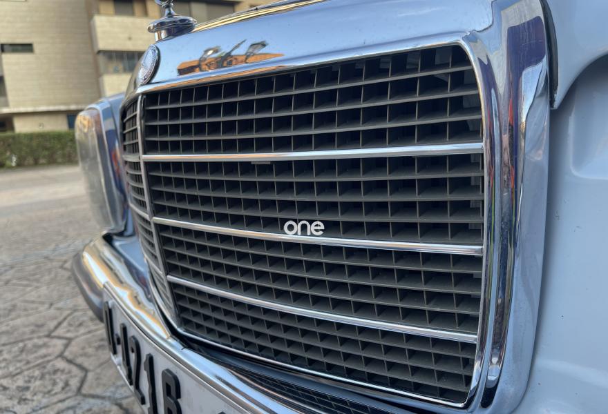 MERCEDES 200 1975