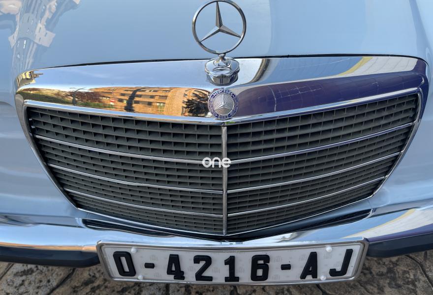 MERCEDES 200 1975