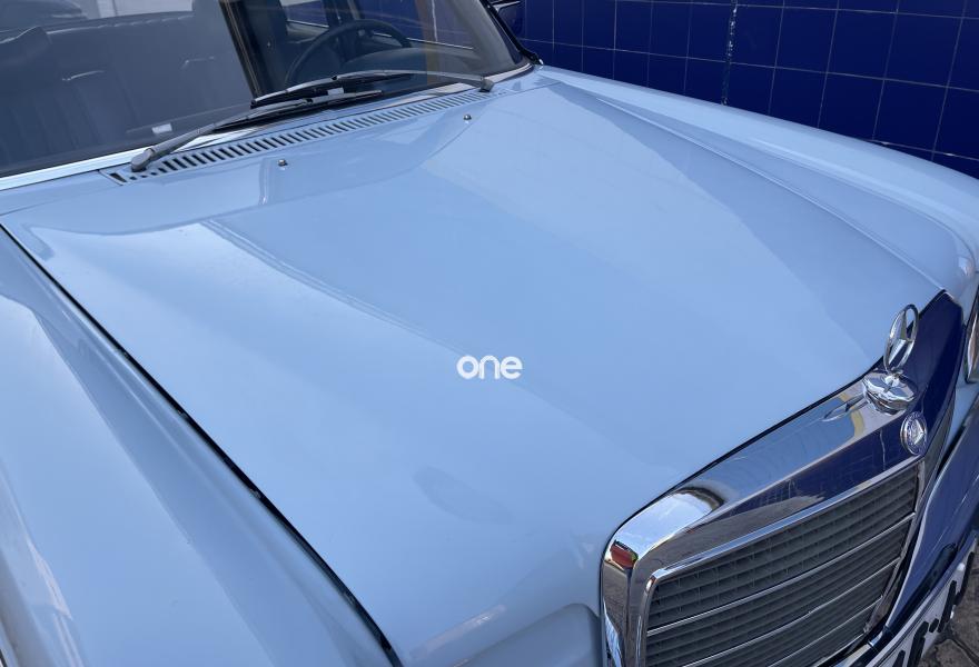 MERCEDES 200 1975