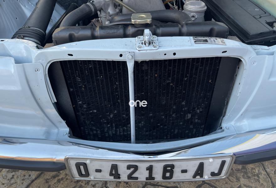 MERCEDES 200 1975
