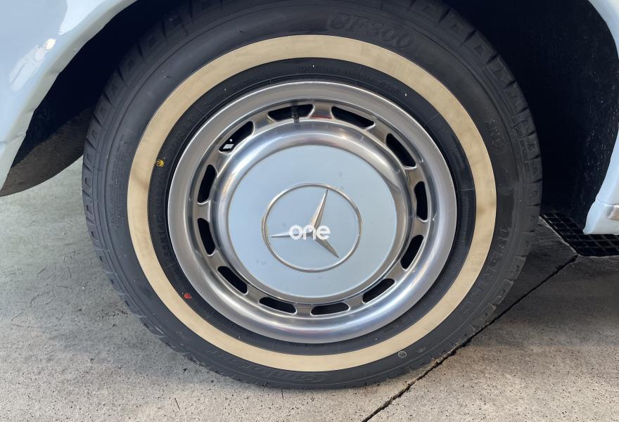 MERCEDES 200 1975