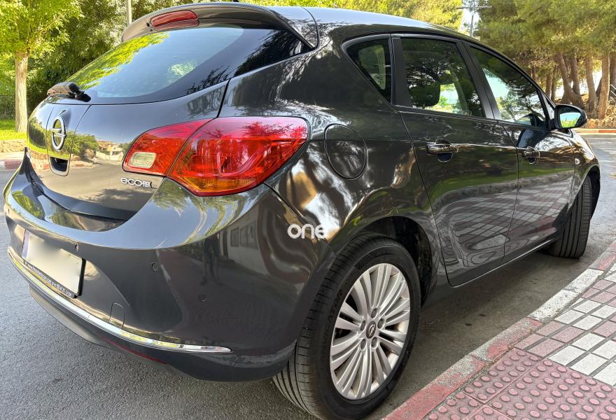 OPEL Astra 2015