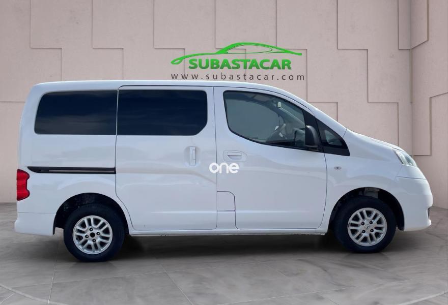 NISSAN NV 200 2015