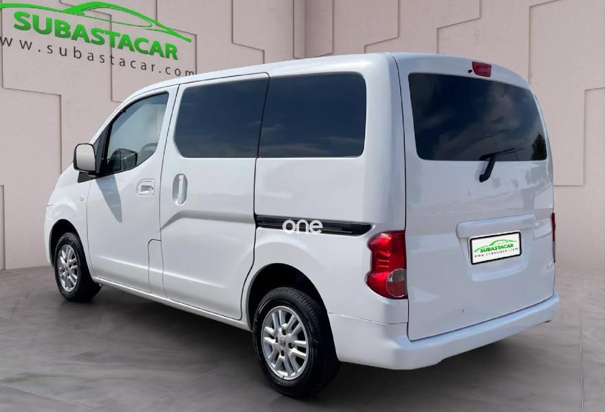 NISSAN NV 200 2015