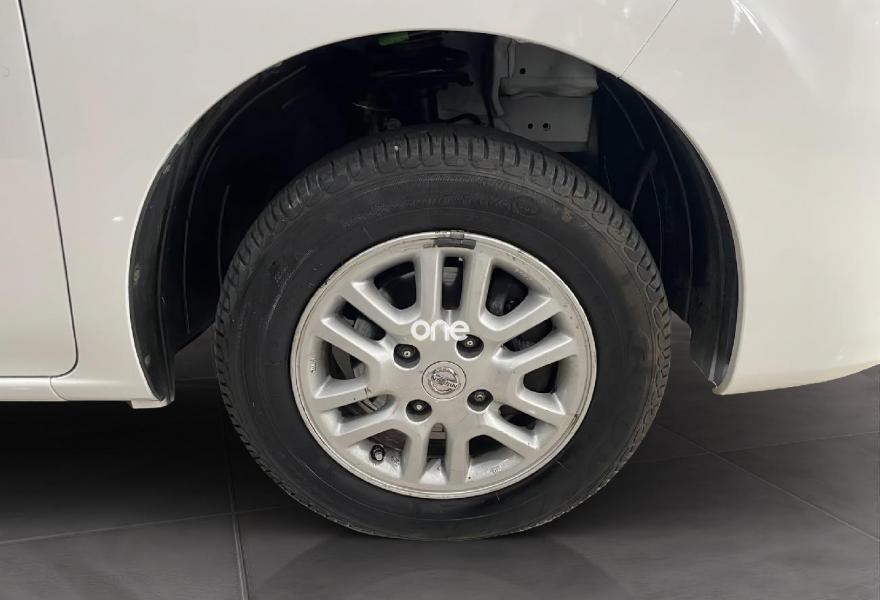 NISSAN NV 200 2015