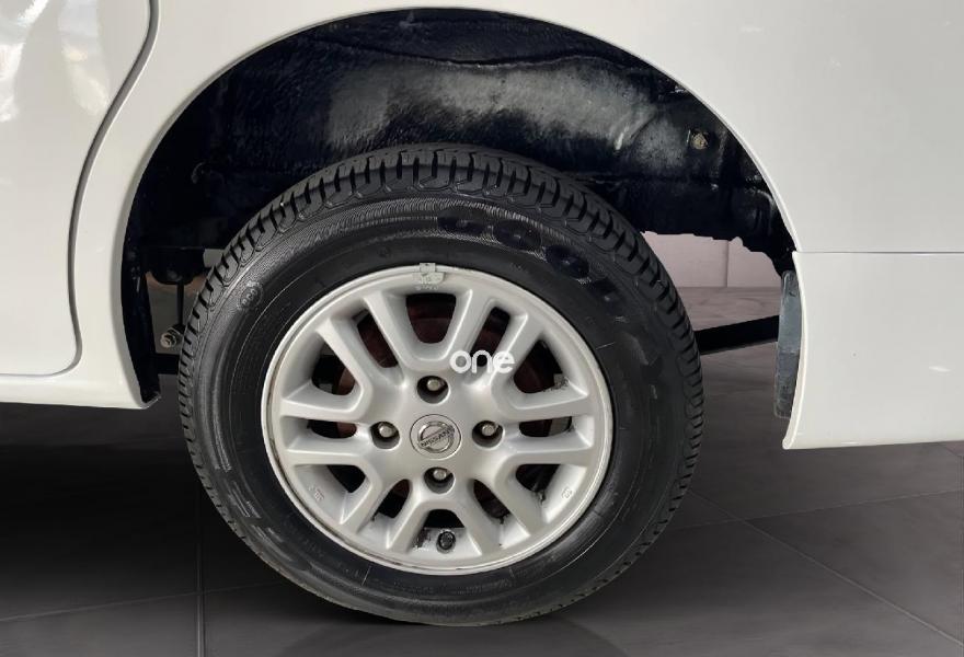 NISSAN NV 200 2015