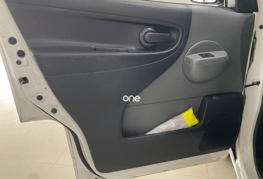 NISSAN NV 200 2015