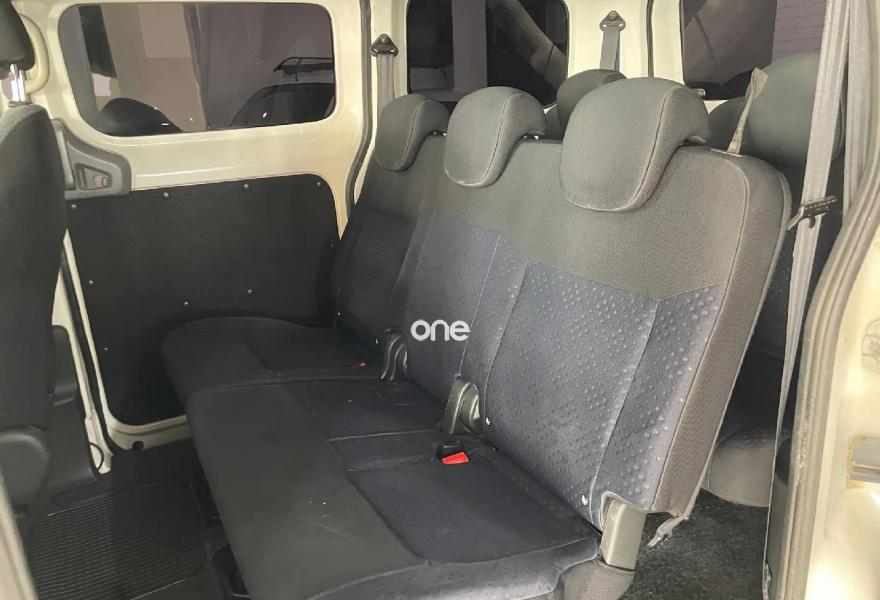 NISSAN NV 200 2015