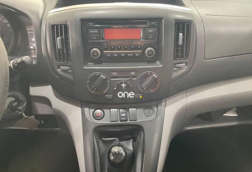 NISSAN NV 200 2015