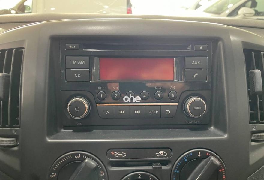 NISSAN NV 200 2015