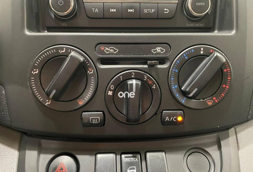 NISSAN NV 200 2015