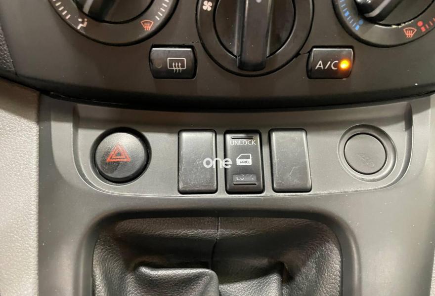 NISSAN NV 200 2015