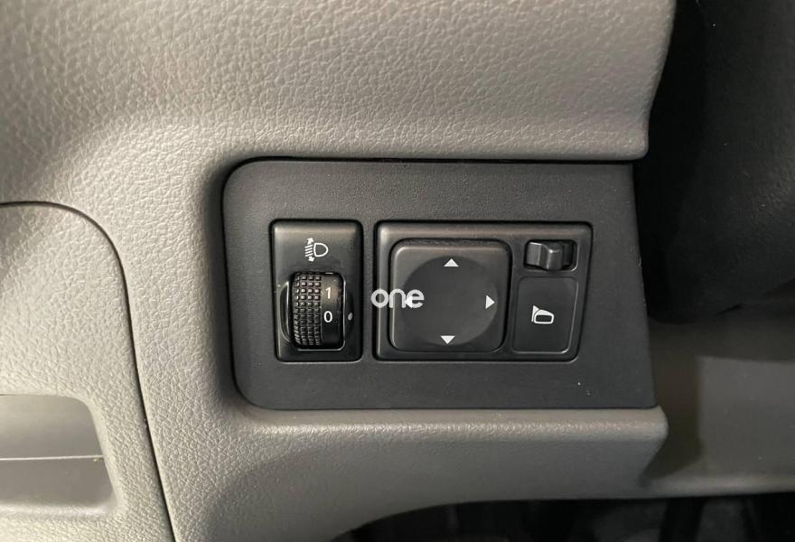 NISSAN NV 200 2015