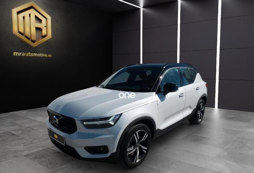 VOLVO XC40 2021