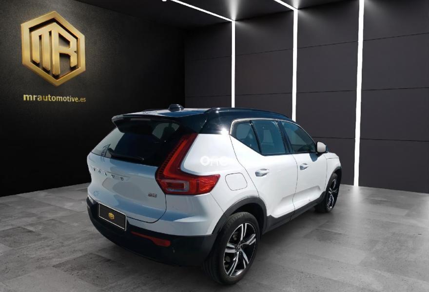 VOLVO XC40 2021