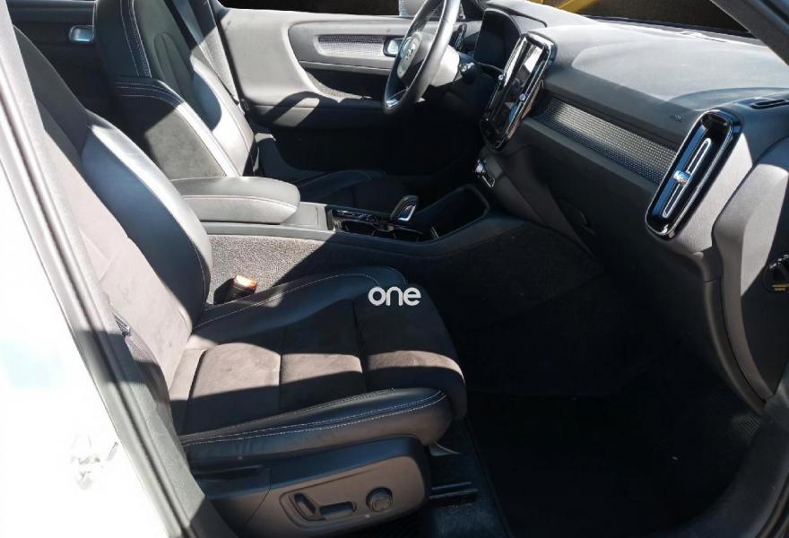 VOLVO XC40 2021