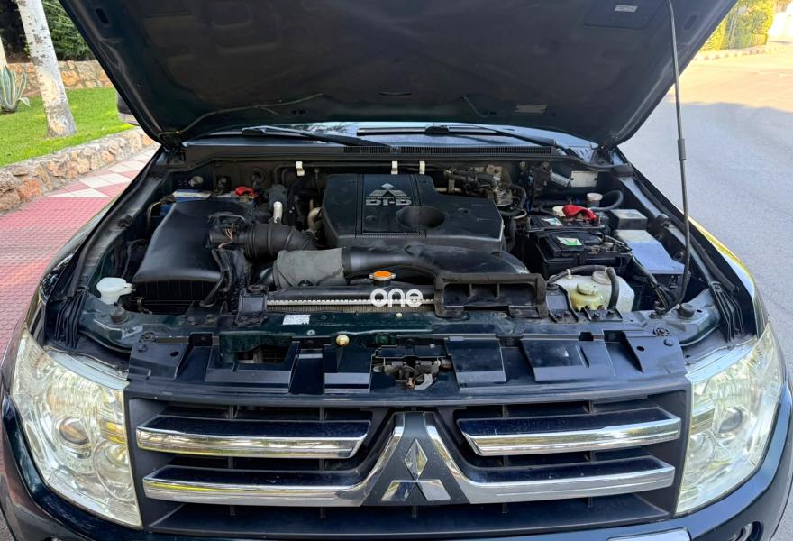 MITSUBISHI Montero 2011