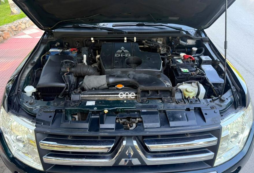MITSUBISHI Montero 2011