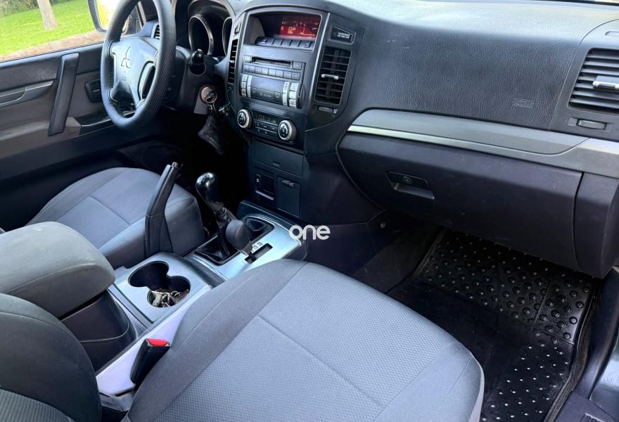 MITSUBISHI Montero 2011