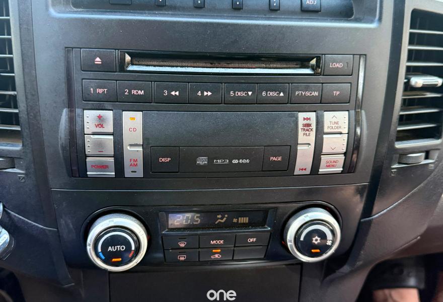 MITSUBISHI Montero 2011