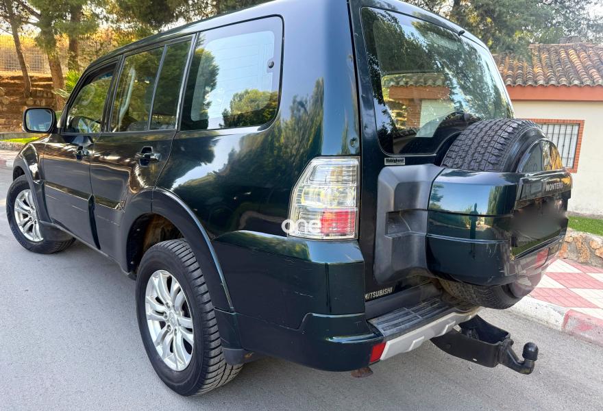 MITSUBISHI Montero 2011