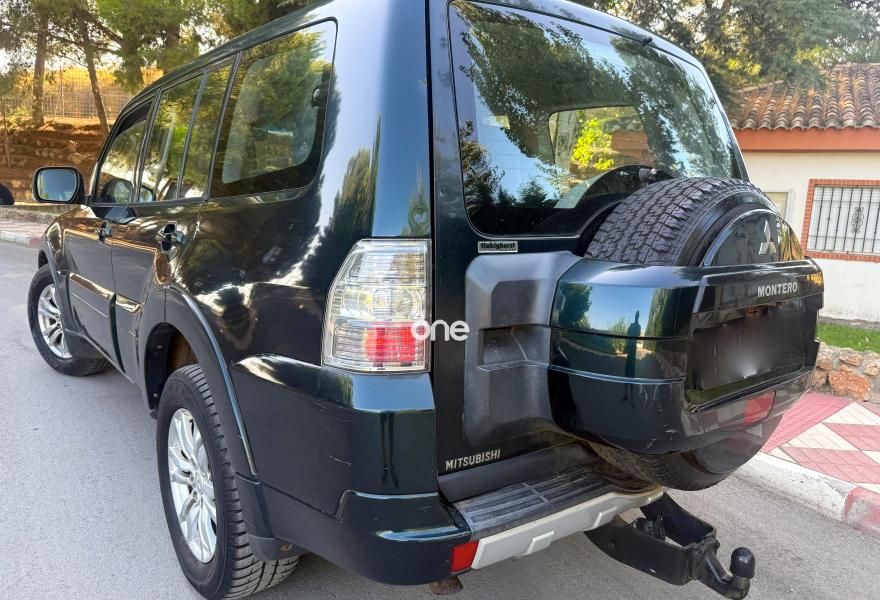 MITSUBISHI Montero 2011
