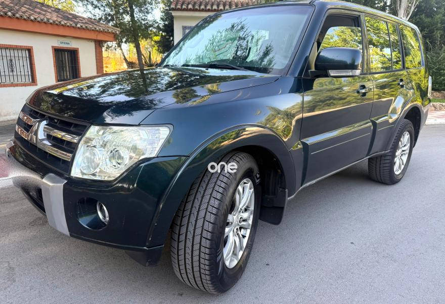 MITSUBISHI Montero 2011