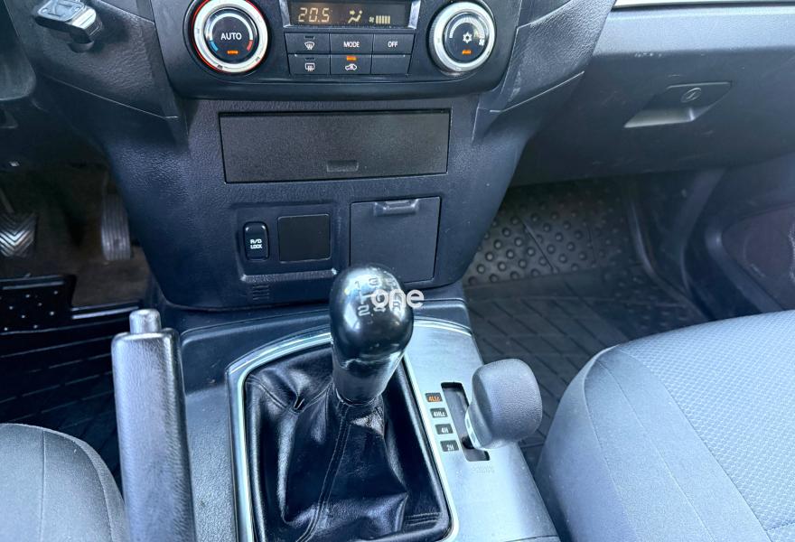 MITSUBISHI Montero 2011