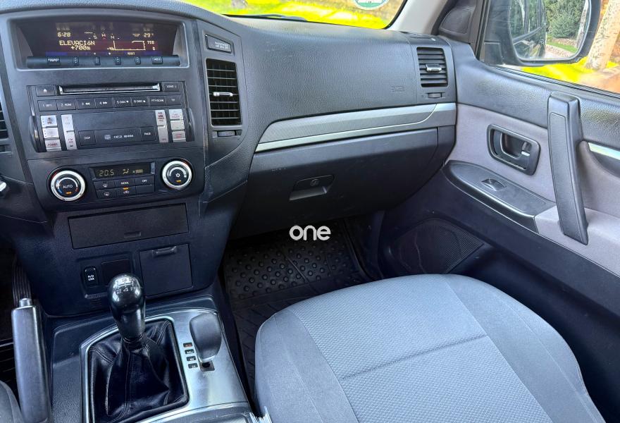 MITSUBISHI Montero 2011