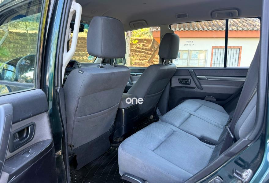 MITSUBISHI Montero 2011