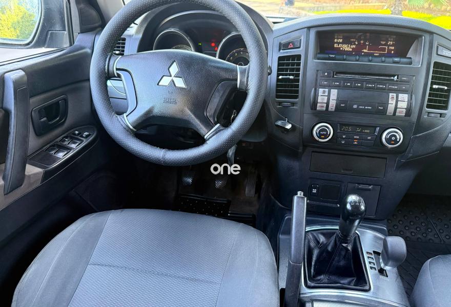 MITSUBISHI Montero 2011