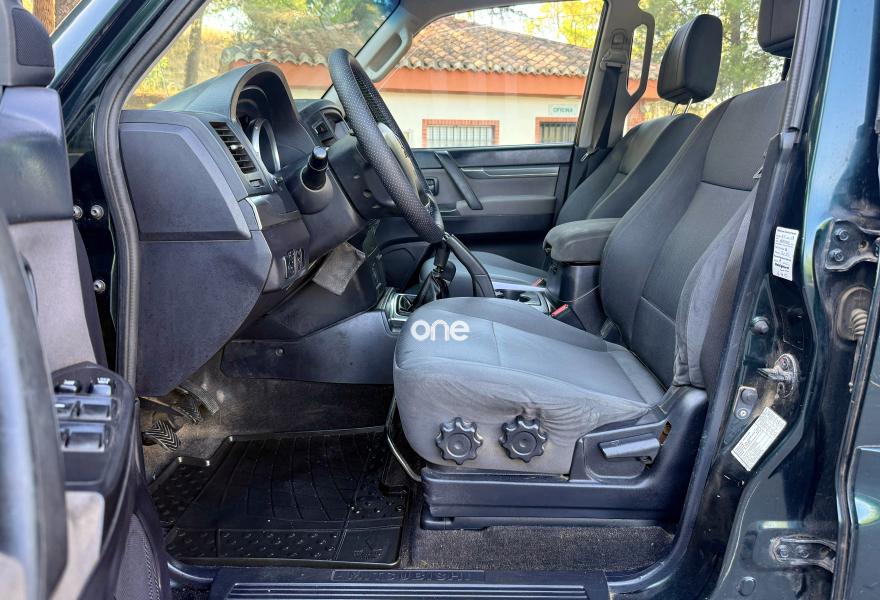 MITSUBISHI Montero 2011