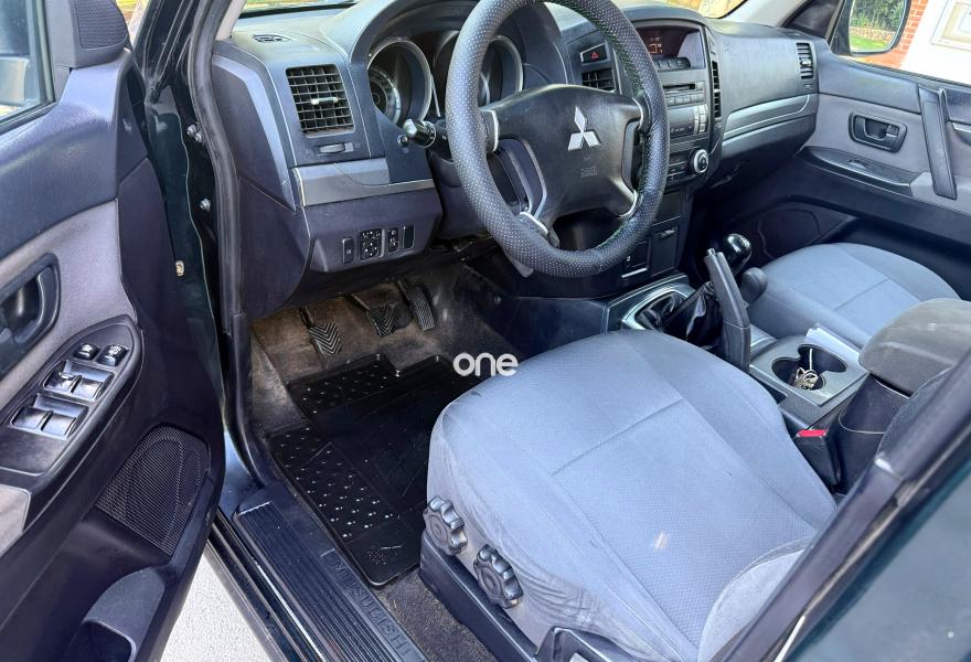 MITSUBISHI Montero 2011