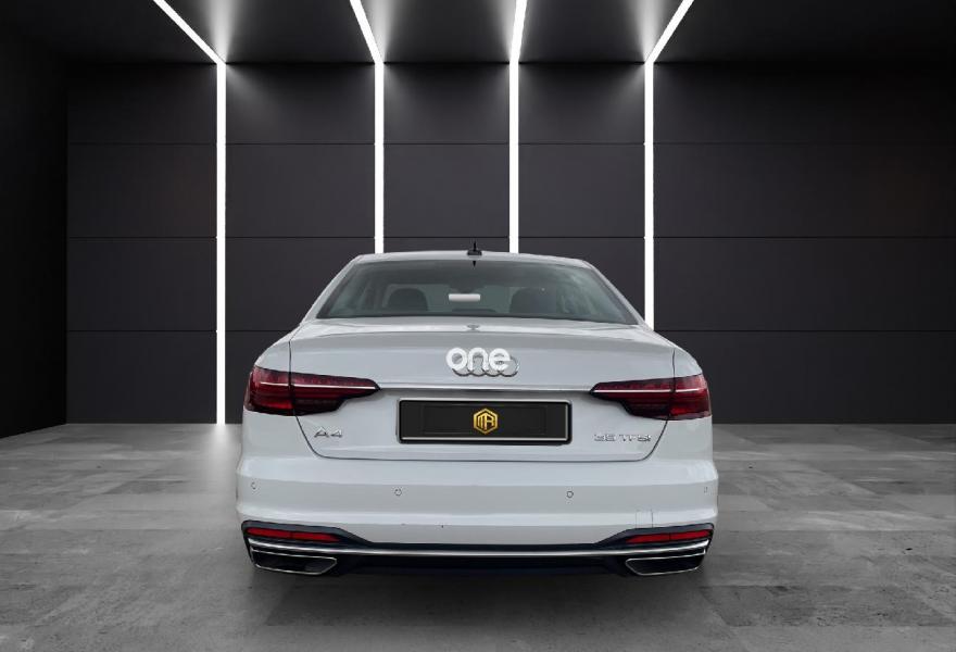AUDI A4 2022