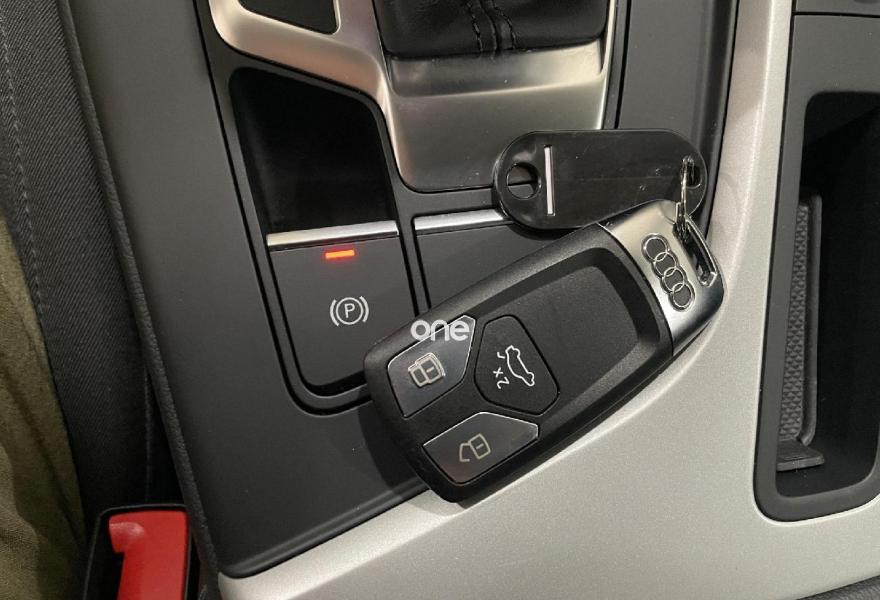 AUDI A4 2022