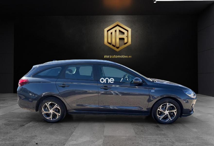 HYUNDAI i30 2022