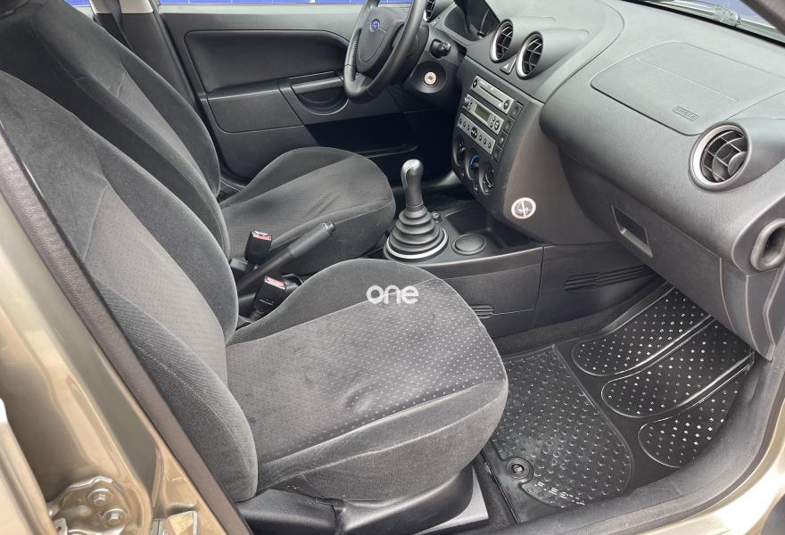 FORD Fiesta 2004