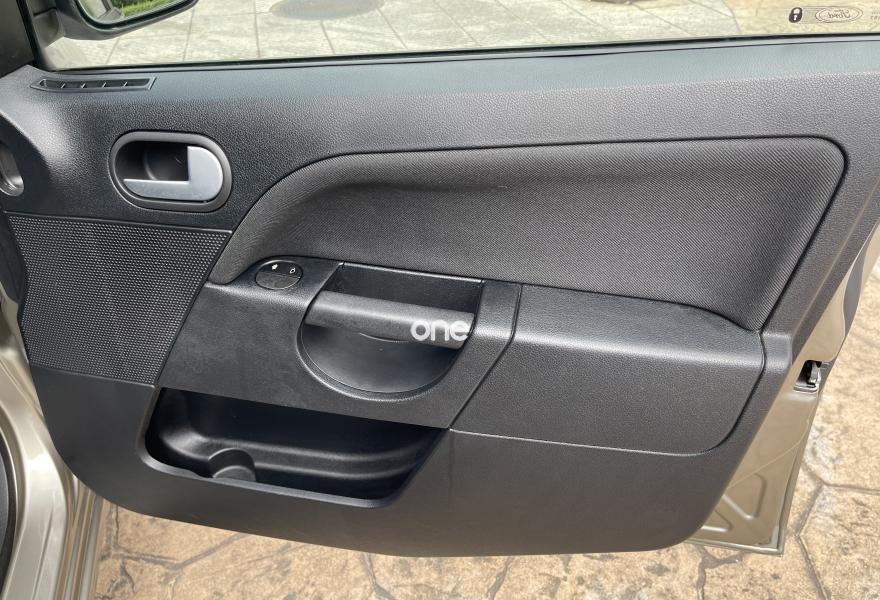 FORD Fiesta 2004