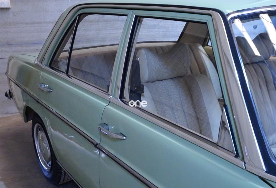 MERCEDES 230 1978
