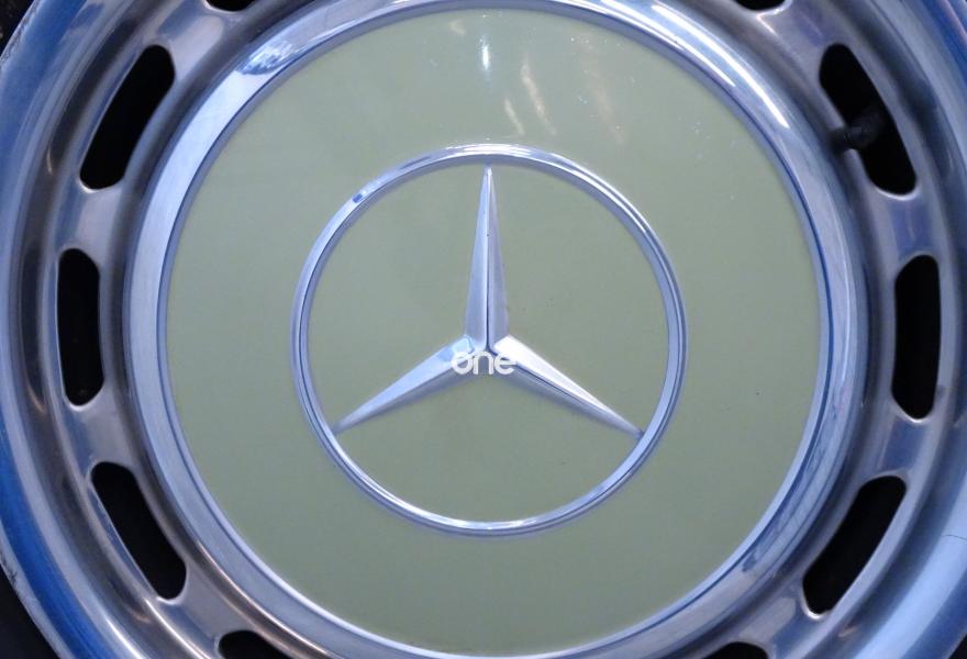MERCEDES 230 1978