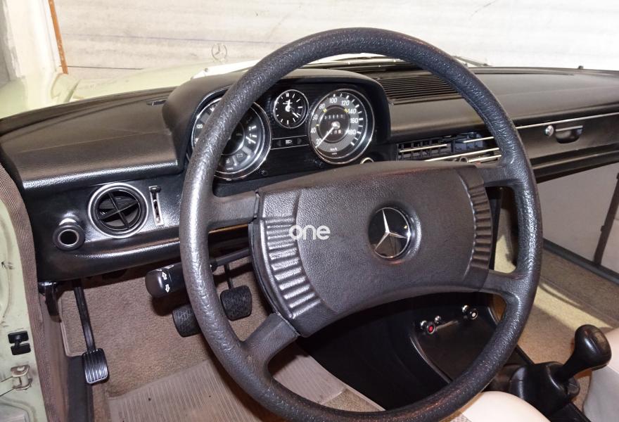 MERCEDES 230 1978