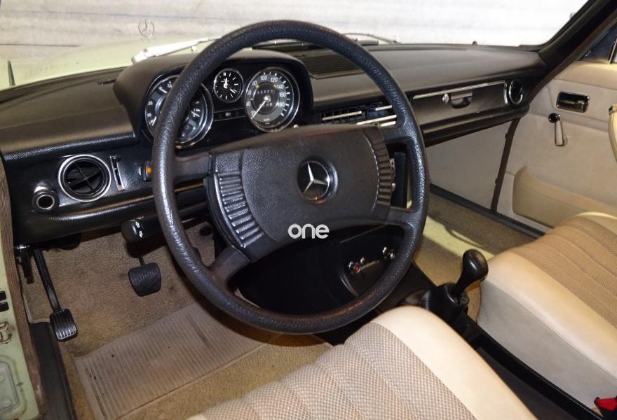 MERCEDES 230 1978