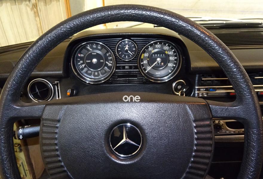 MERCEDES 230 1978