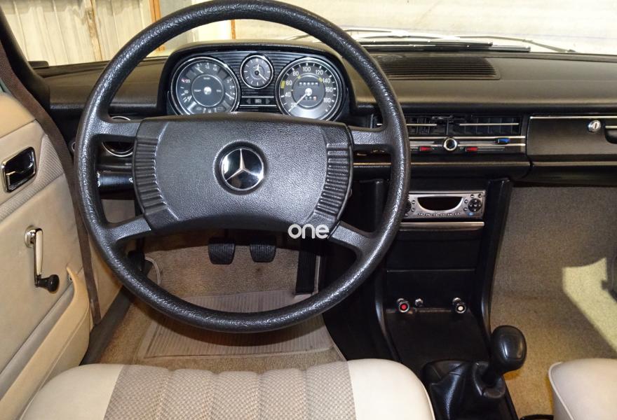 MERCEDES 230 1978