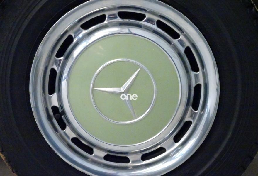 MERCEDES 230 1978