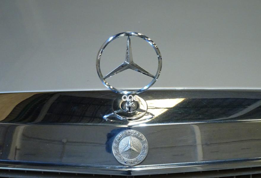 MERCEDES 280 1982